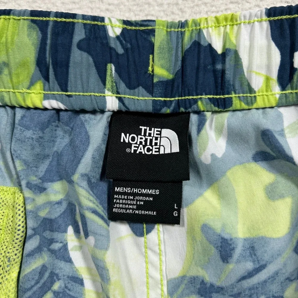 The North Face Class V Shorts Mens L Green Tropical Floral Camo Hiking 7 Inseam
